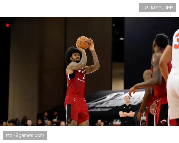 聚焦：加拿大新星在主场多伦多赛后，与当地小球员进行投篮互动